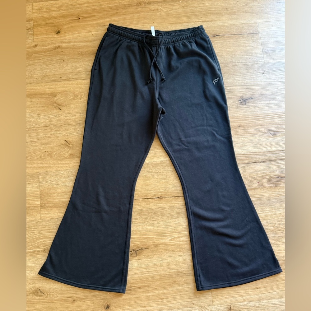 Fabletics Black Year Round Terry Flare pant- Large Short - Picture 3 of 6